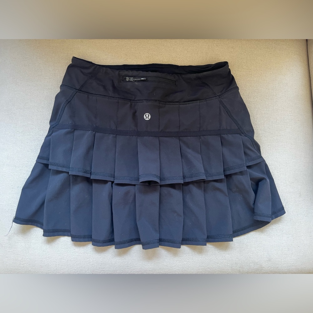 Lululemon Black Ruffle Back Skirt Size 2 Tall